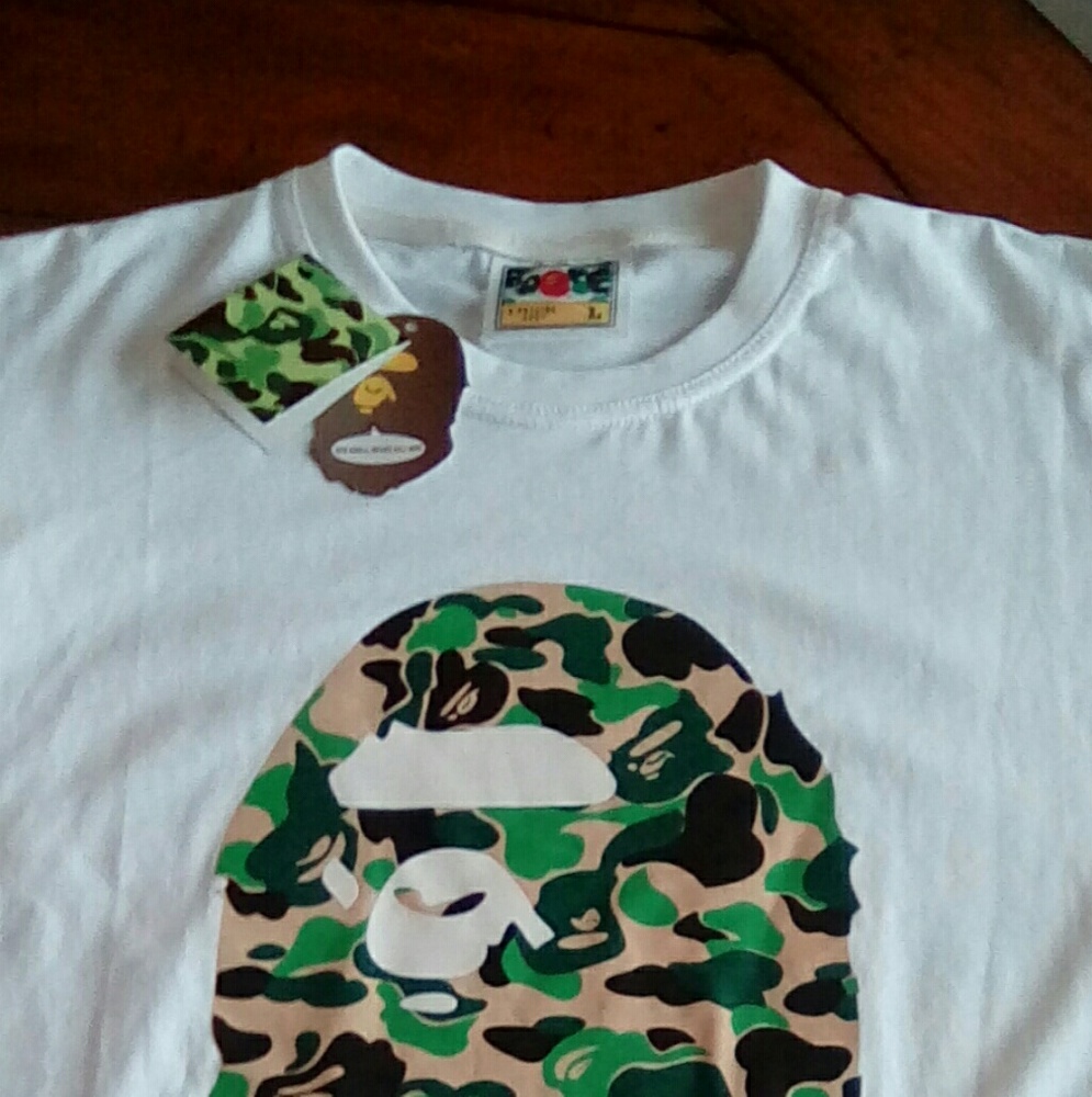Bape x Undefeated rare tee - Like new